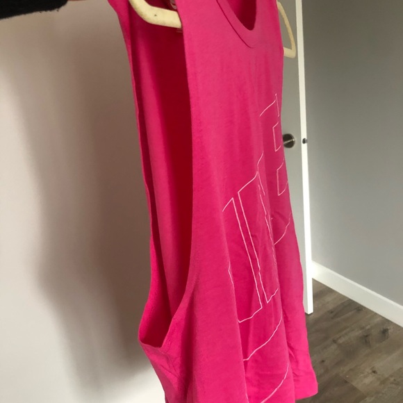 Nike shirt - Picture 2 of 2